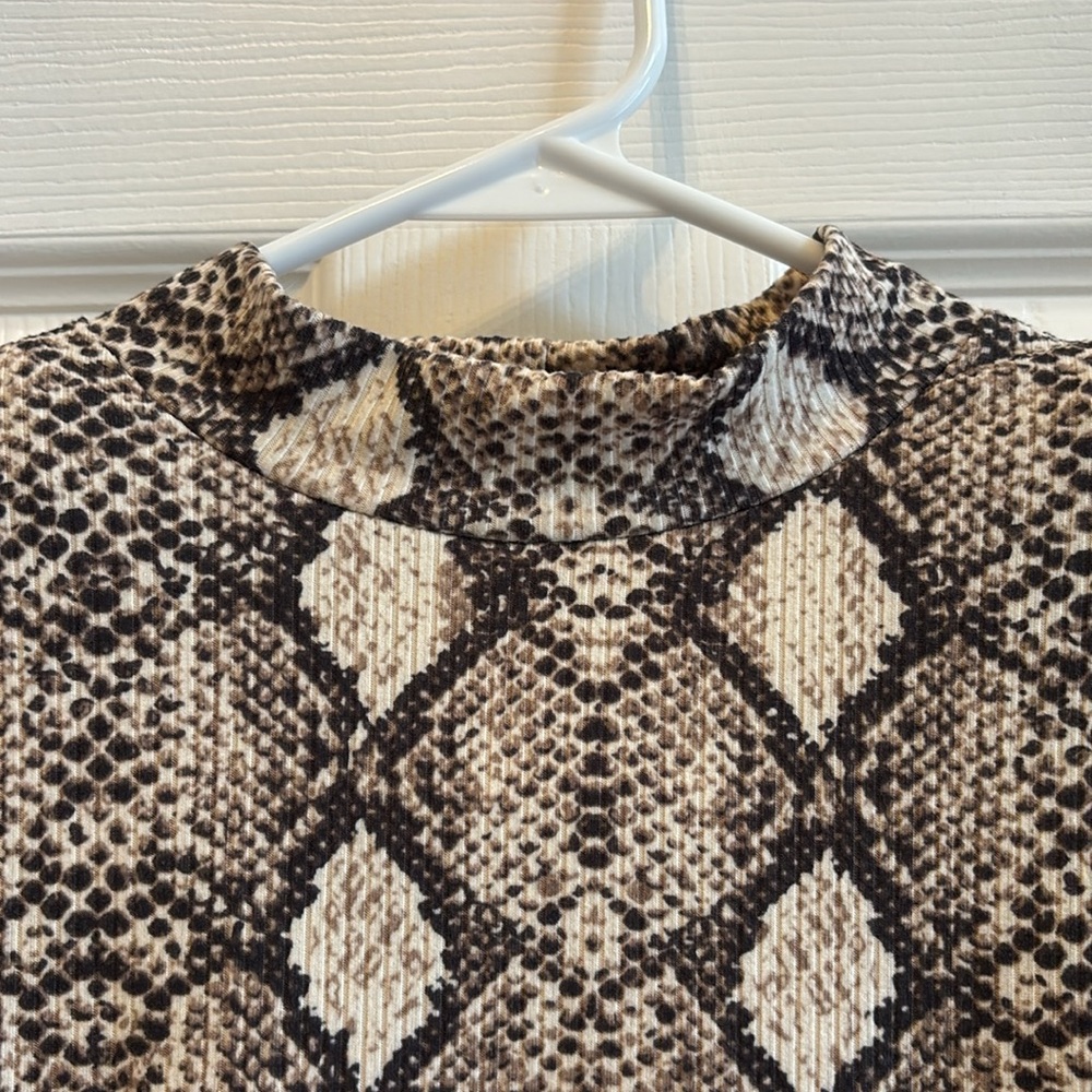 Animal print short sleeved body suit - Picture 11 of 15